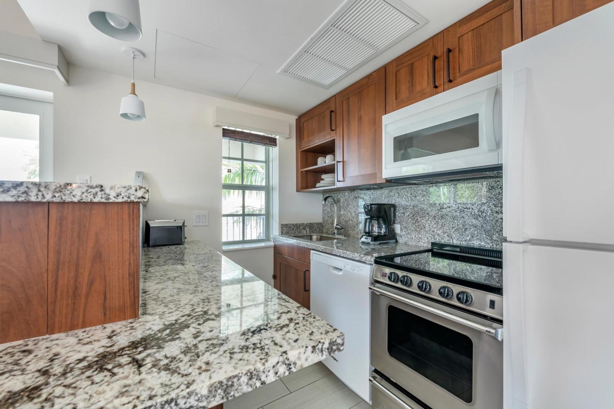 One-Bedroom King Suite with Resort View